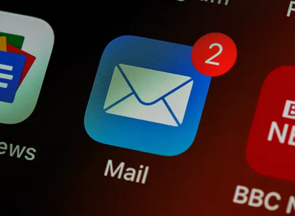Mejlikon på iPhone med notiser om två olästa mejl